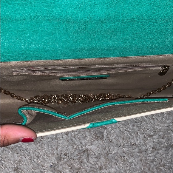 Green and Cream Envelope Purse with Gold Chain - Picture 3 of 8
